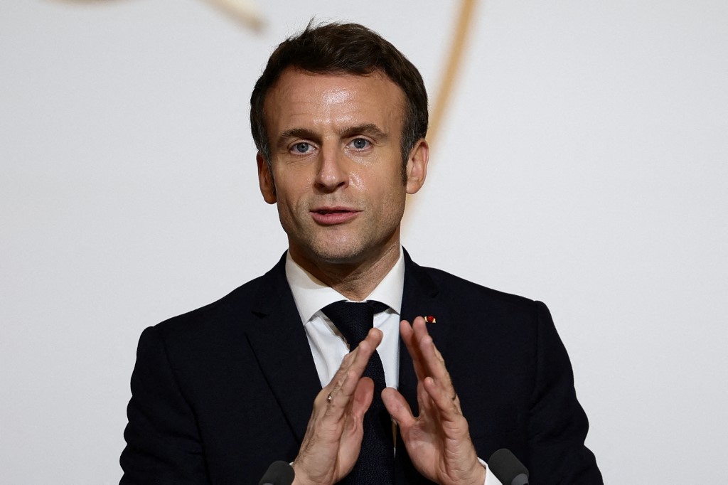 Le président français Emmanuel Macron s'exprime lors d'un meeting sur les actions de la France en faveur des chrétiens au Moyen-Orient, à l'Elysée à Paris, le 1er février 2022 (AFP)