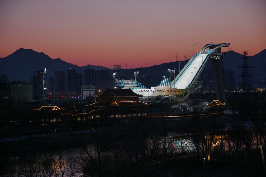 JO-2022: la flamme olympique à la Grande Muraille, avec Jackie Chan