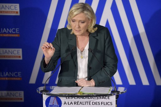Marine Le Pen veut doubler l'allocation aux familles monoparentales