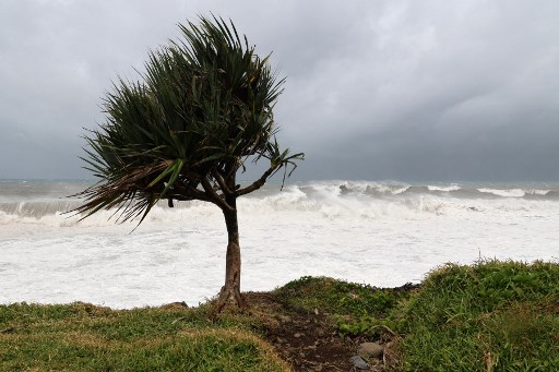 Cyclone à la Réunion: 12 blessés, «le pire n'est pas passé», indique le préfet