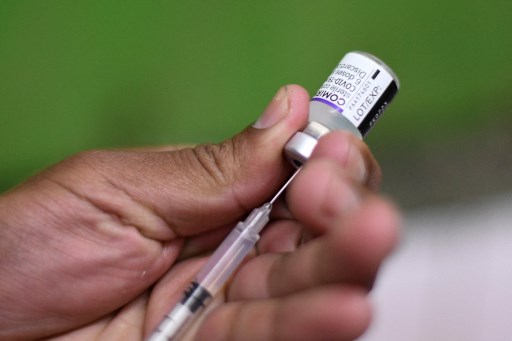 Covid: le régulateur européen prêt à se prononcer sur les rappels de vaccin pour les 16-17 ans