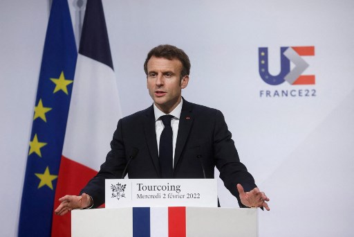 Présidentielle: les prétendants à l'Elysée aux quatre coins du pays