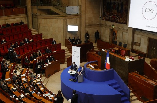 Le ministre Gérald Darmanin lors de la première réunion de la nouvelle « instance de dialogue nationale » des représentants de l’islam de France, au Palais d’Iéna, le 5 février 2022. (AFP)