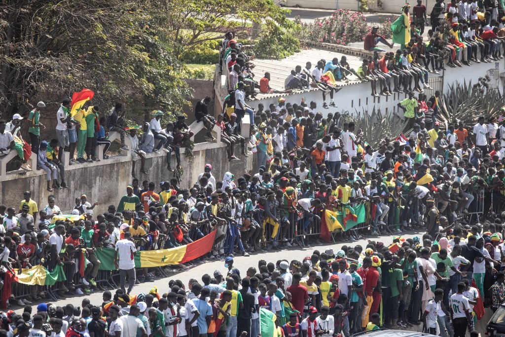 Une marée humaine se déverse dans Dakar pour accueillir les héros de la CAN