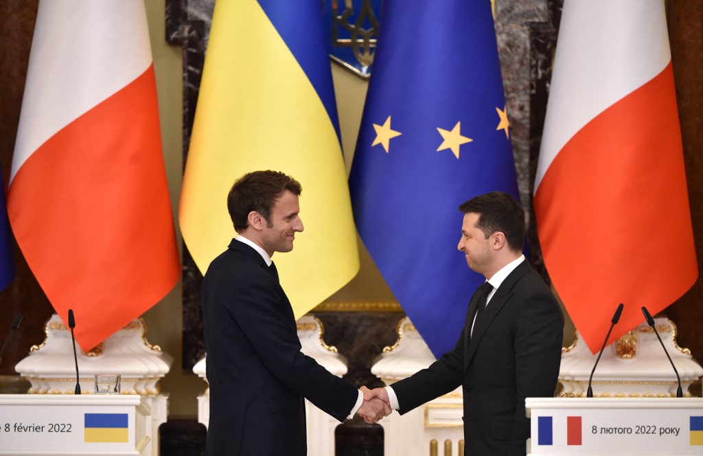 Ukraine: Zelensky a dit à Macron sa «volonté de ne pas riposter aux provocations» russes selon l’Elysée