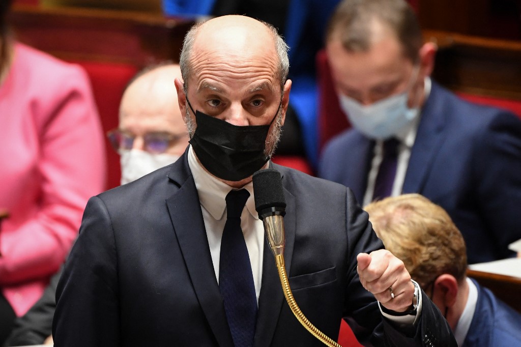 Covid: le gouvernement annonce des allègements à l'école et dans les lieux clos