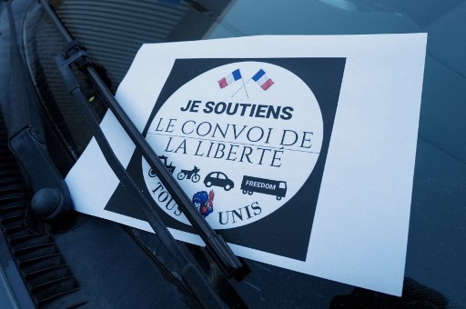 Des milliers d'opposants au pass vaccinal en France annoncent sur les réseaux sociaux vouloir «rouler sur Paris» samedi dans le cadre d'une action baptisée «convois de la liberté». (Photo, AFP)