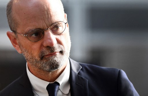 Les élèves devraient pouvoir enlever le masque en classe «avant la fin de l'année scolaire», selon Blanquer