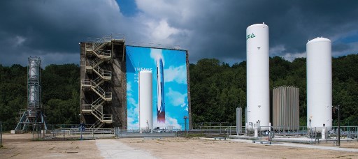Cette photo d'archive prise le 6 décembre 2021 et publiée par l'Agence spatiale européenne montre le prototype de moteur réutilisable à faible coût Prometheus sur le site d'ArianeGroup à Vernon. (Agence Spatiale Europeenne/AFP)