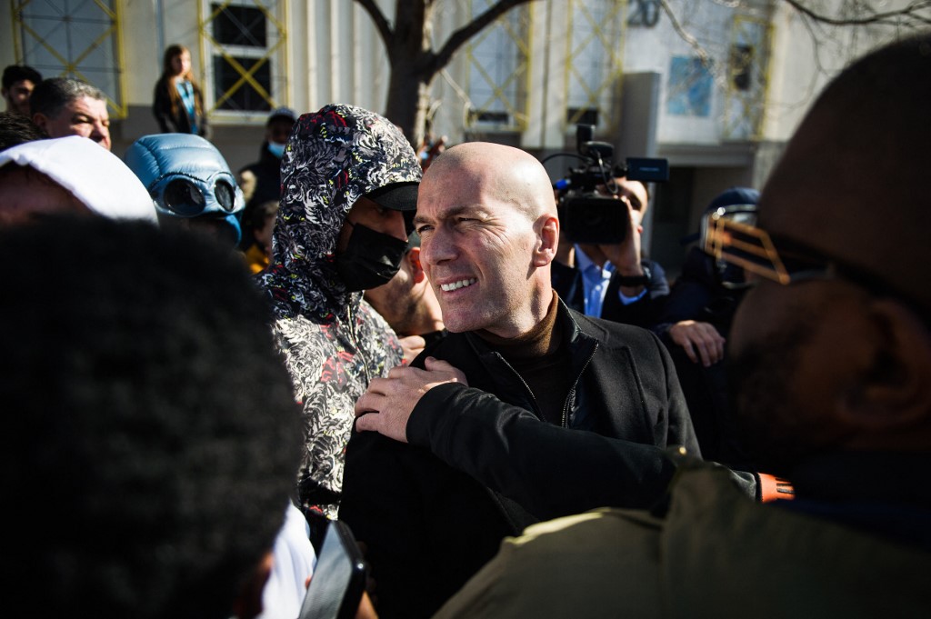 Zidane en héros à Marseille pour lutter contre les déserts médicaux dans les cités