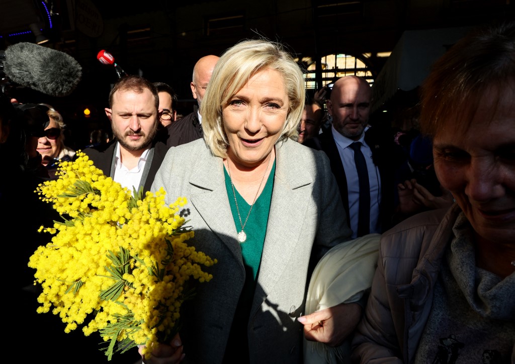 Défections du RN: Le Pen dénonce une campagne de sabotage