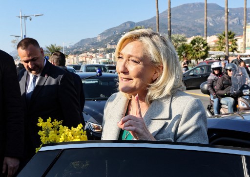 Marine Le Pen veut interdire les langues étrangères dans la publicité