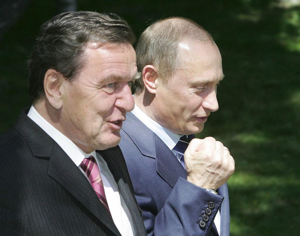 Entre Berlin et Moscou, l'encombrant Gerhard Schröder