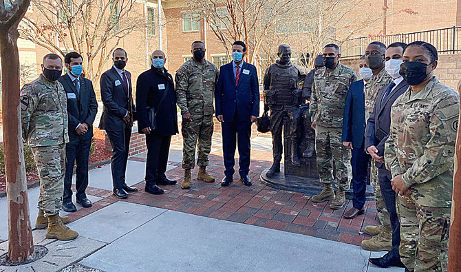 Un colonel américain accomplit l’Omra et rencontre ses homologues saoudiens