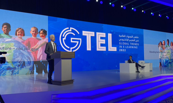 Inauguration du forum sur les tendances mondiales de l'apprentissage en ligne à Riyad