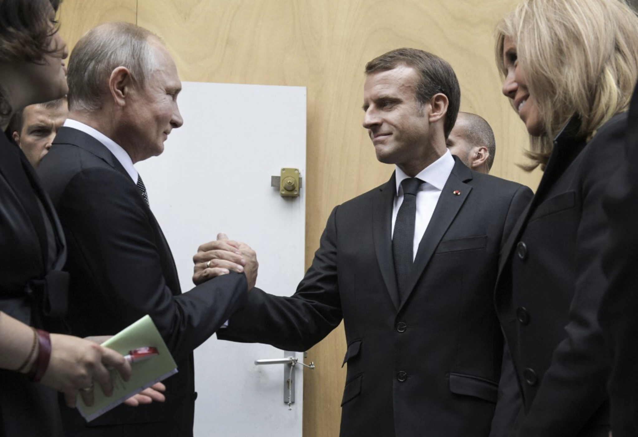 Ukraine: Macron parlera à Poutine samedi midi, annonce l'Elysée