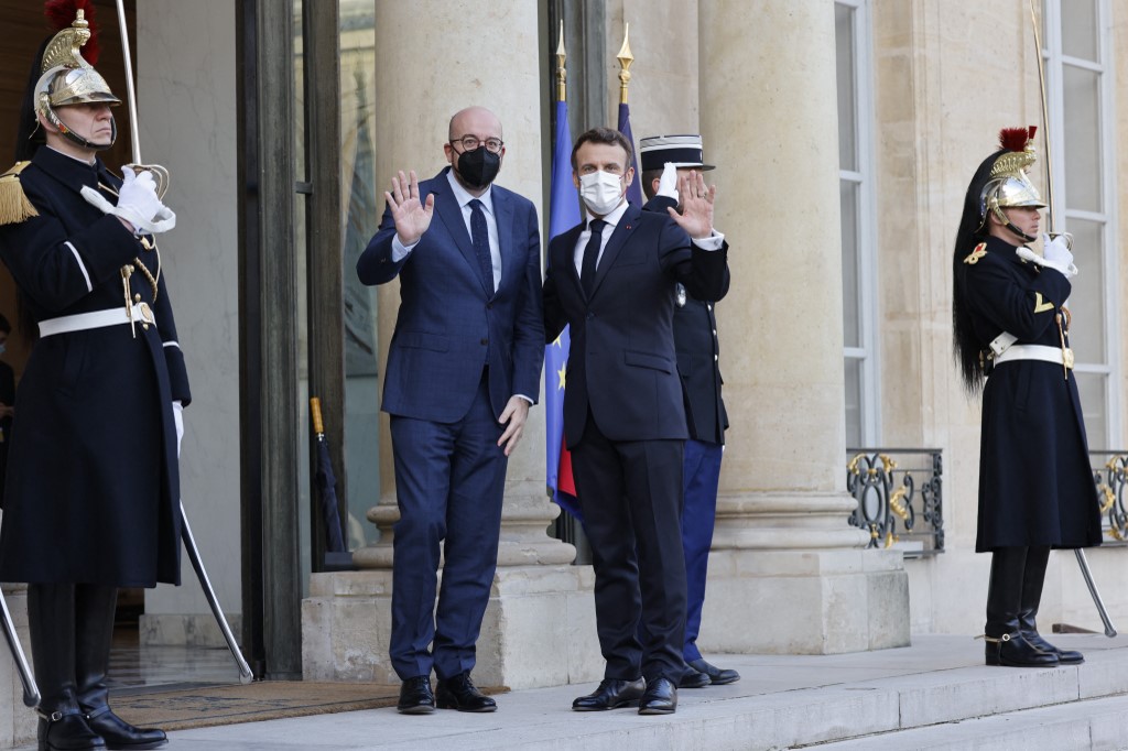 Le président français Emmanuel Macron et le président du Conseil européen Charles Michel. (AFP).