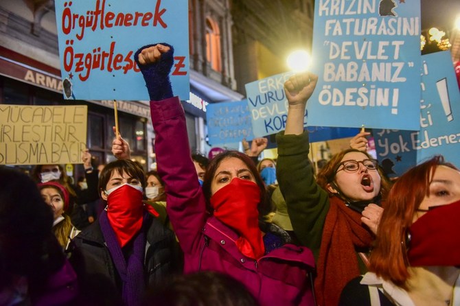 Des manifestants protestant contre la violence sexiste à Istanbul. (Fichier/AFP)
