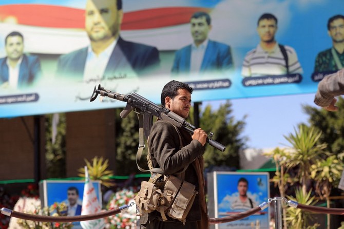 Selon Reporters sans frontières, les Houthis armés ont fermé six stations de radio dans la capitale yéménite. (AFP/File Photo)