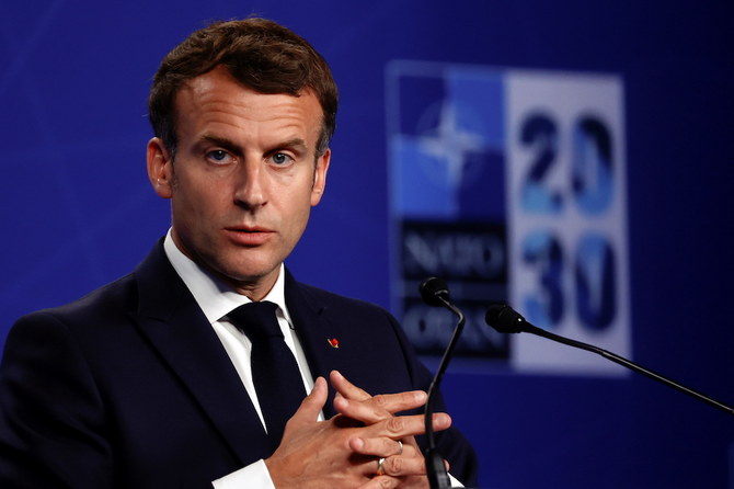 En attendant Macron