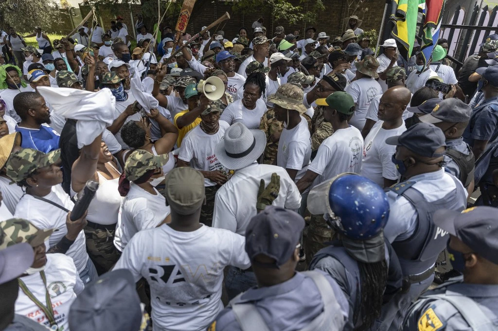 Afrique du Sud: la police tire des balles en caoutchouc sur des manifestants
