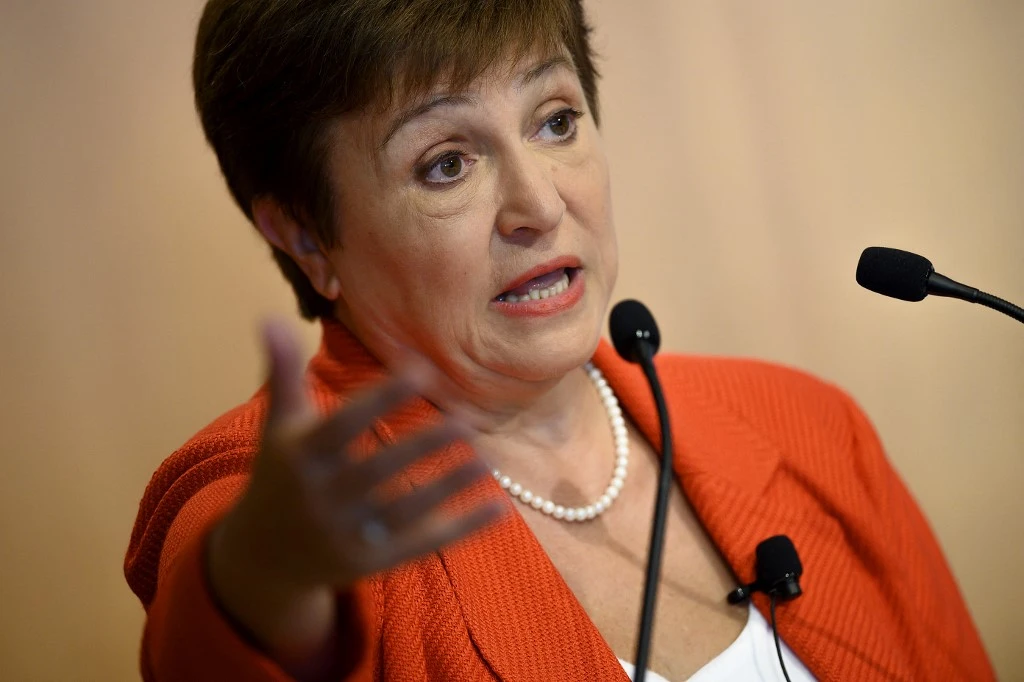 Une forte coopération internationale et une agilité extraordinaire des politiques seront cruciales pour naviguer en une +course d'obstacle+ complexe en 2022", a souligné la directrice générale du FMI Kristalina Georgieva dans un communiqué publié à l'issue de la réunion (AFP)