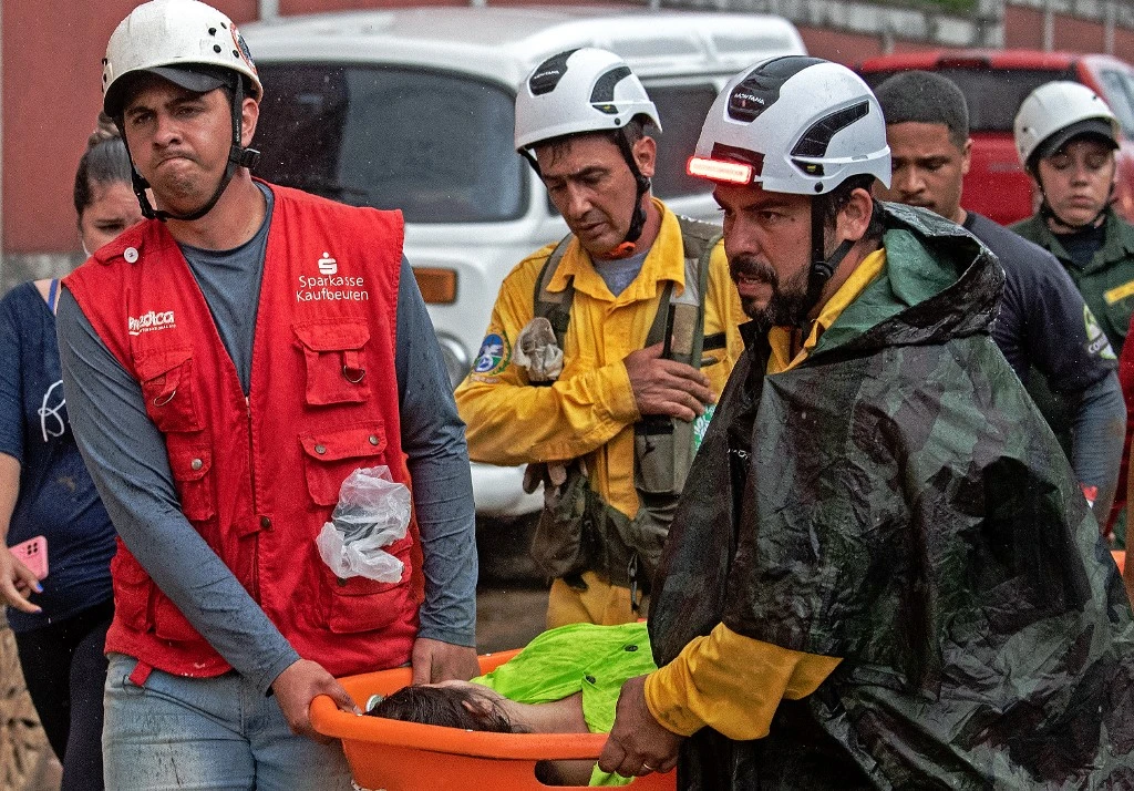 Brésil: 122 morts à Petropolis, nouvelles alertes de fortes pluies