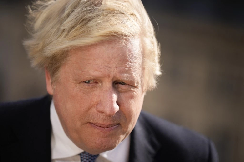 Malgré avertissements et critiques, le Premier ministre britannique Boris Johnson doit annoncer lundi la fin des dernières restrictions anti-Covid en Angleterre (AFP)
