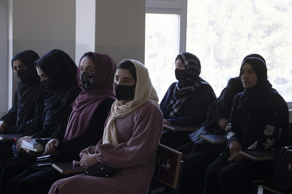 Afghanistan: réouverture des universités publiques avec peu d'étudiantes