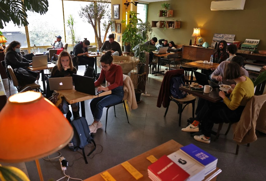 Au Liban, la culture des cafés revit grâce à la crise