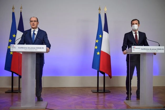Covid-19: après d'autres pays européens, la France lève des restrictions