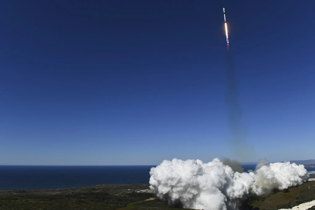 Une fusée de SpaceX met un satellite espion américain en orbite