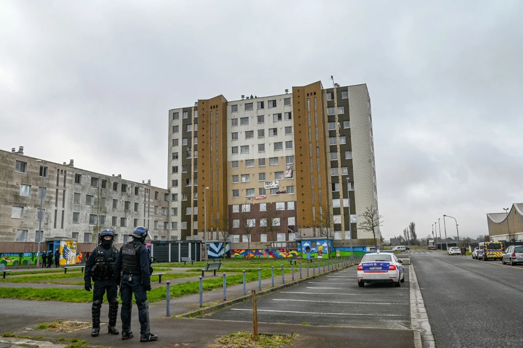 Calais: un immeuble occupé par des militants anti-frontières évacué par la police