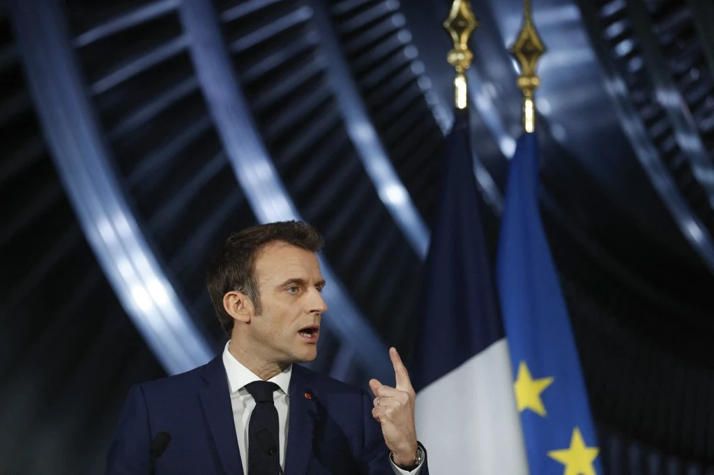 Présidentielle: Macron toujours en tête devant le trio de droite