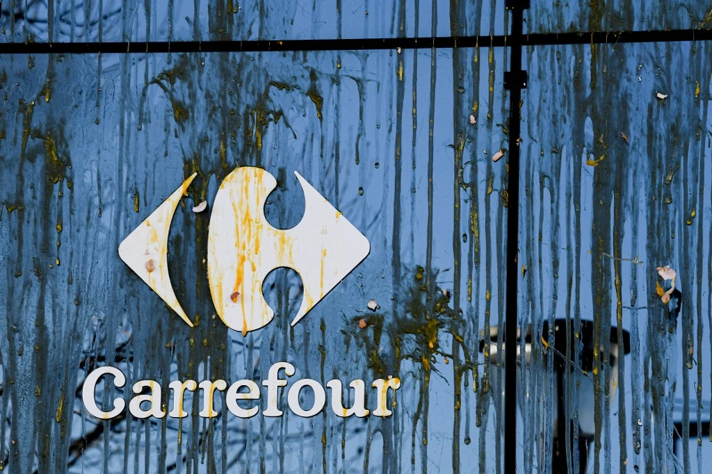 Devant le siège de Carrefour, des producteurs d'œufs réclament une « revalorisation des prix »