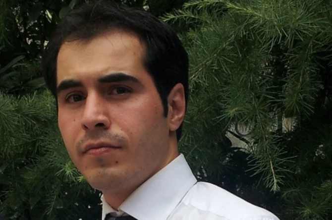 L'Iran arrête un blogueur célèbre pour ses tweets critiques