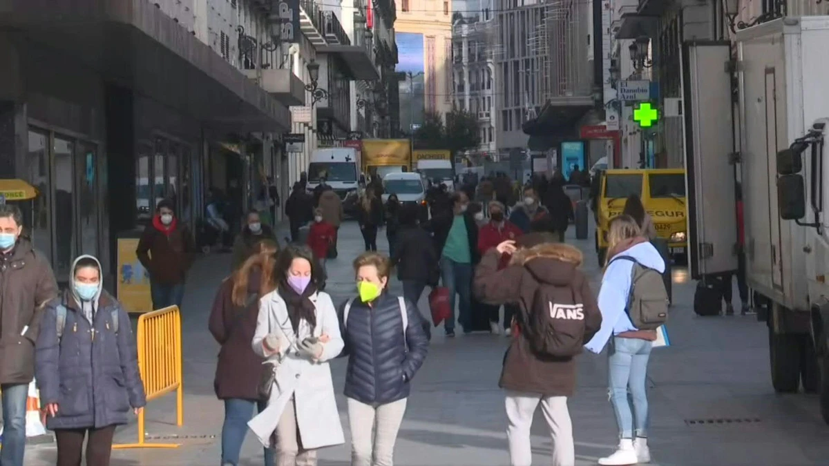Une rue de Madrid alors que l'obligation de porter des masques à l'extérieur est levée en Espagne. (Photo, AFP)