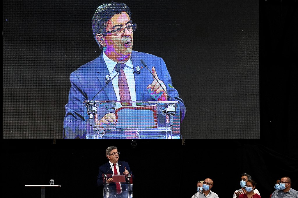 Présidentielle: Mélenchon chiffre son programme dans une émission