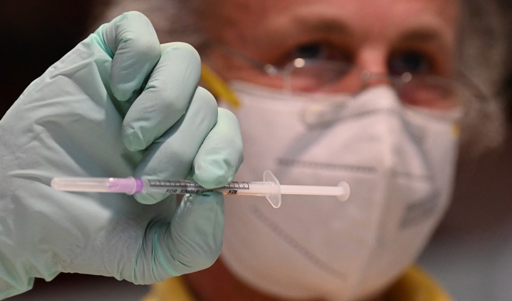 Covid: une quatrième dose de vaccin proposée aux plus vulnérables en Angleterre