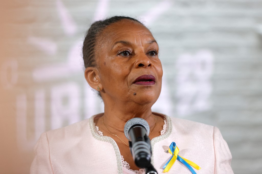 Entrée en campagne tardivement, Christiane Taubira, 70 ans, avait fait le pari d'une "opération éclair" pour réunir la gauche, et rivaliser avec Emmanuel Macron, la droite et l'extrême droite, pour une place au second tour (AFP)