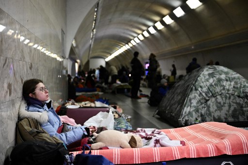 Bombardements aveugles, pertes civiles: craintes d'un bain de sang en Ukraine