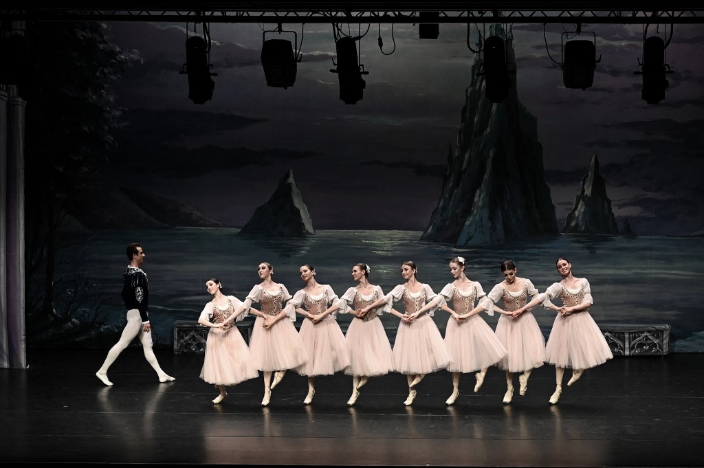Loin des combats en Ukraine, le Grand Ballet de Kyiv veut continuer à danser