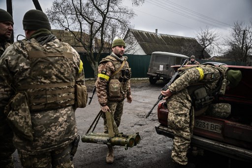 «Violents combats» en Ukraine, menacée par Poutine de perdre son «statut d'Etat»
