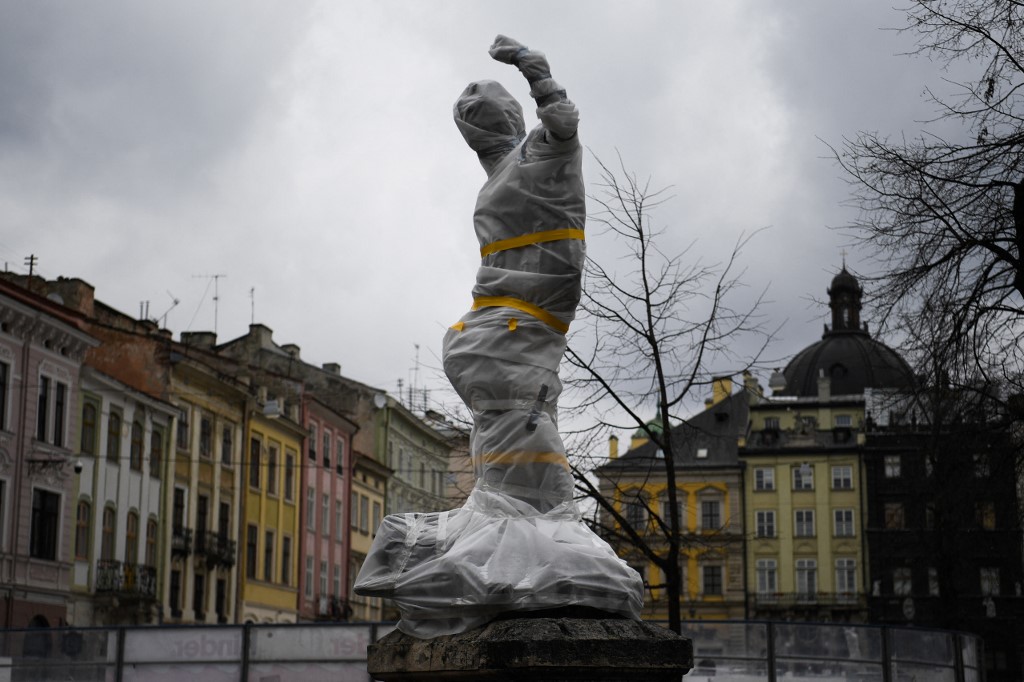 Par crainte des bombes russes, Lviv tente de protéger son héritage culturel