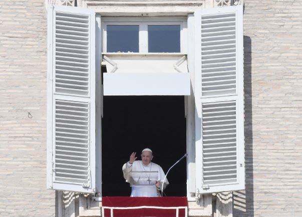 Ukraine: le pape déplore «des fleuves de sang» et demande des couloirs humanitaires