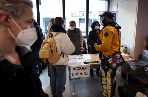 A Paris, des réfugiés ukrainiens entre soulagement et angoisse