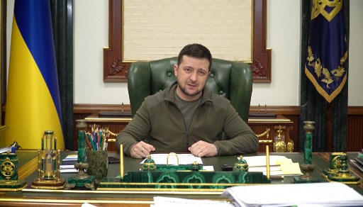 Ukraine: Zelensky veut des avions de combat «au plus vite», la Russie au bord du défaut de paiement