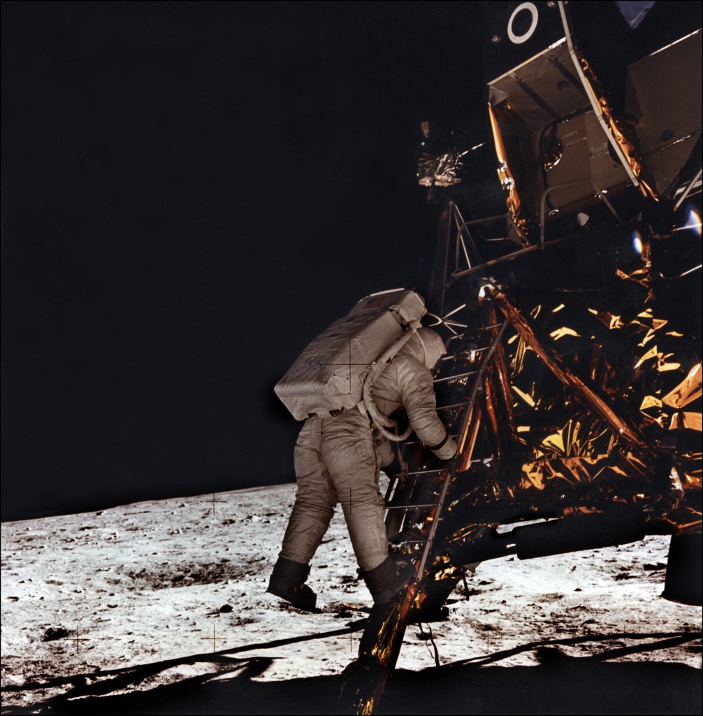 La Nasa ouvre un échantillon prélevé sur la Lune il y a 50 ans