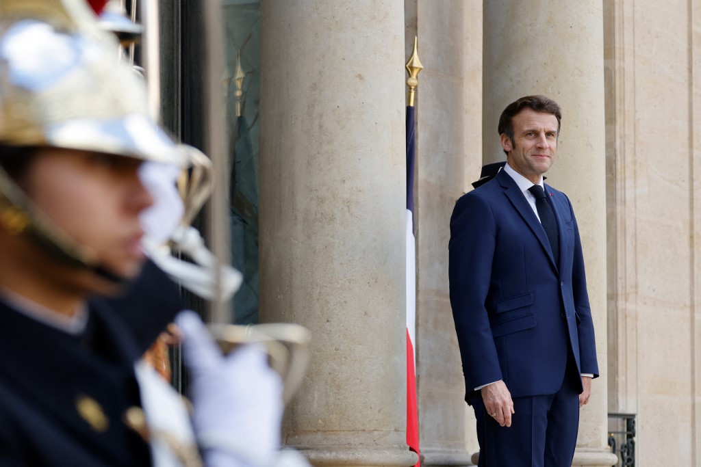 A un mois du premier tour, le candidat Macron motive ses parlementaires