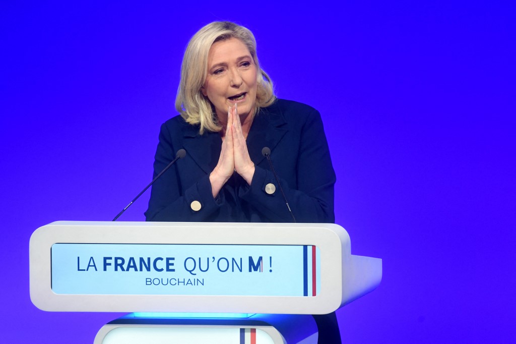 Marine Le Pen a exhorté vendredi dans le Nord ses électeurs à ne pas s'abstenir et à se "lever" malgré la guerre en Ukraine et la "petite musique" d'une réélection du président candidat Emmanuel Macron. (AFP)